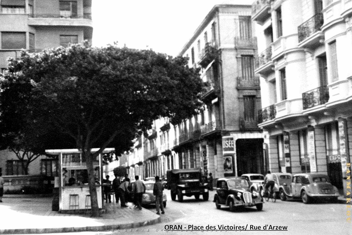 RA g- 028- Place des Victoires.jpg